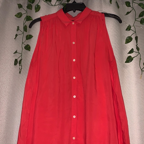 SLEEVELESS BUTTON UP - Picture 1 of 1